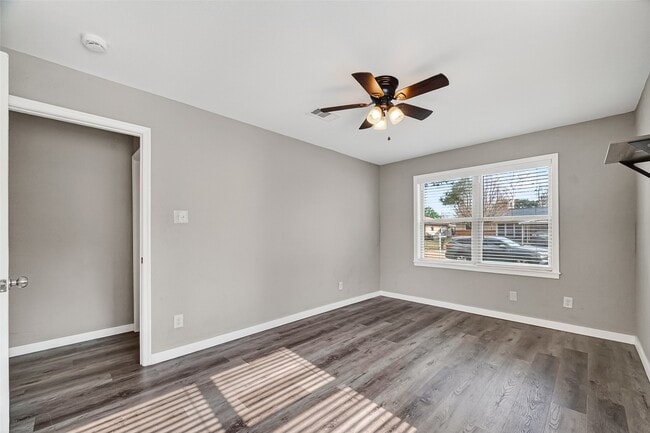 Building Photo - 3613 Truxton Dr