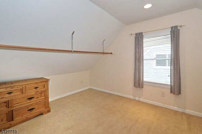 Building Photo - 7 Osage Dr
