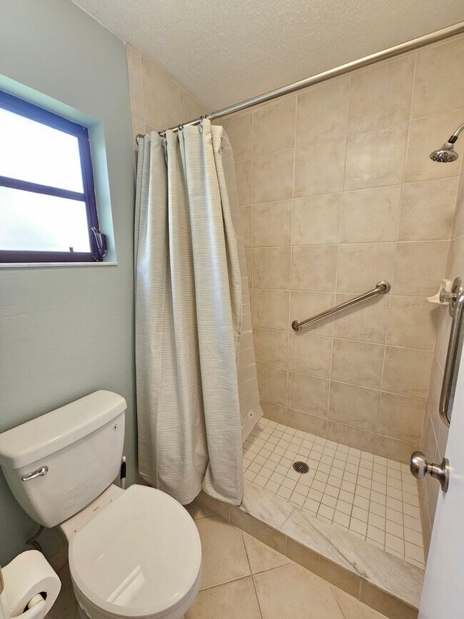 Building Photo - Seasonal Short-Term 2 Bedroom 2 Bathroom 2nd Floor Condo in Estancias of Capri Isles!