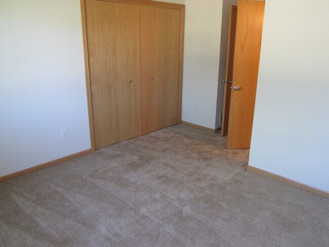 Building Photo - AUGUST 2026!!!  Beautiful 2 Bedroom - 2 Bath Condo in North Liberty
