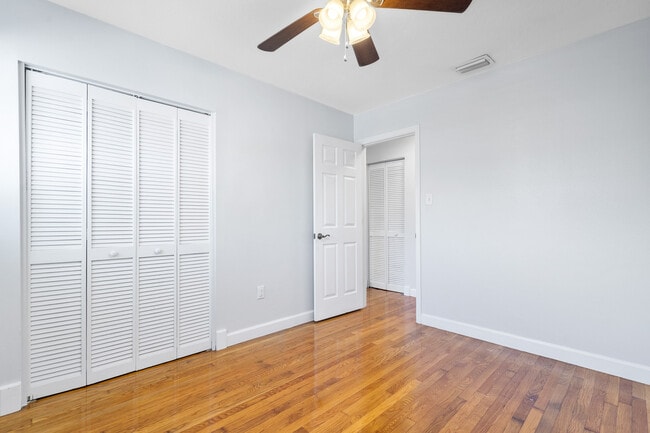 Building Photo - 4420 W Fair Oaks Ave