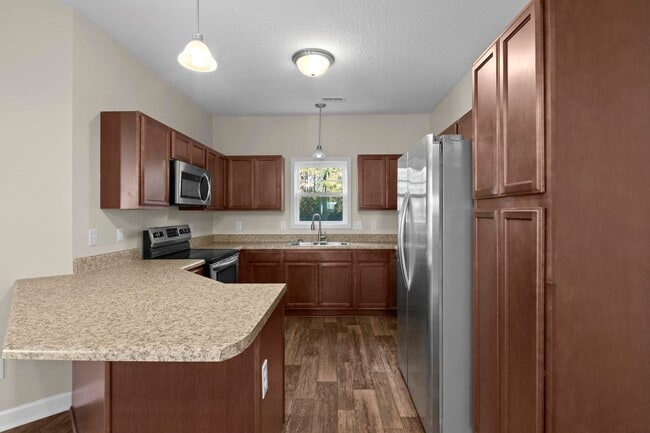 Building Photo - Townhouse For Rent!