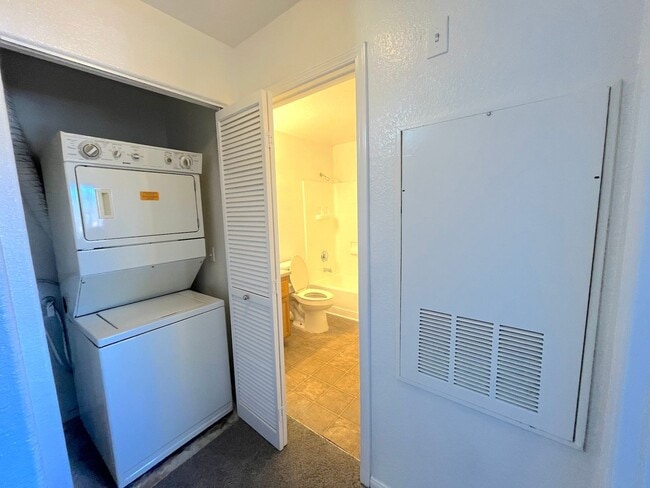 Building Photo - SPACIOUS 2BED/2BATH CONDO * SECOND FLOOR FLOOR UNIT*