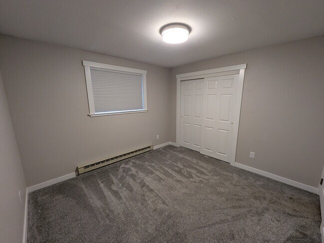 Building Photo - 1218 W Euclid Ave