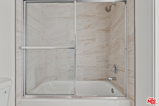 Building Photo - 628 Huntley Dr