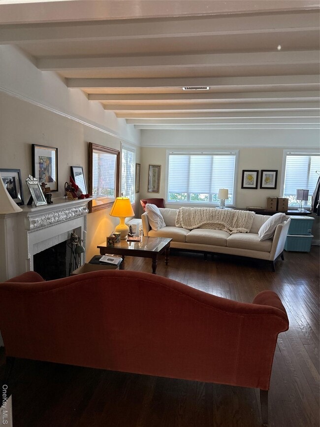 Building Photo - 64 Maple Dr