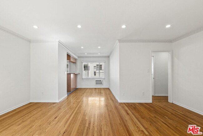 Building Photo - 1235 N Harper Ave