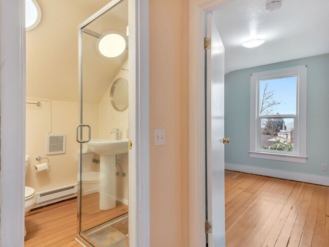 Building Photo - 3088 Harrison Ave