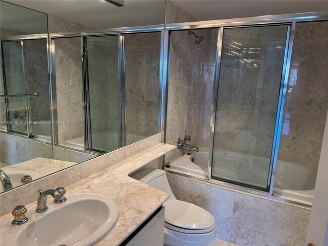 Building Photo - 2600 Island Blvd