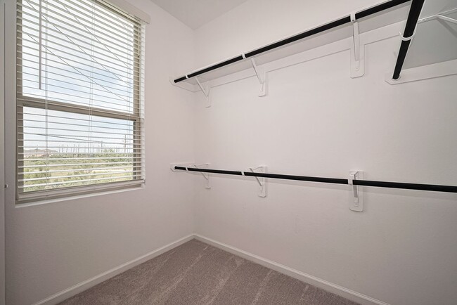 Building Photo - 5435 Holly Hvn Ct
