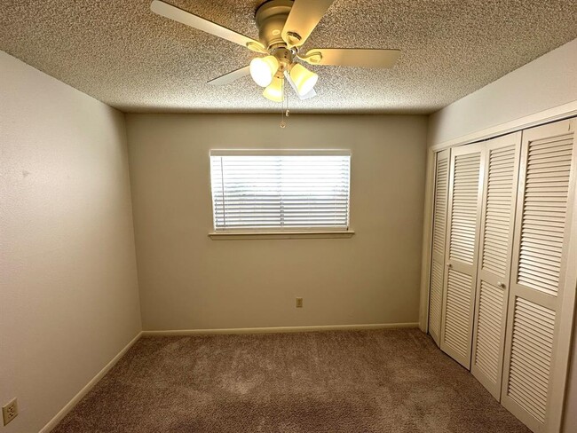 Building Photo - 2314 Farnswood Cir