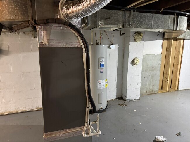 Building Photo - 10012 Ellis Rd