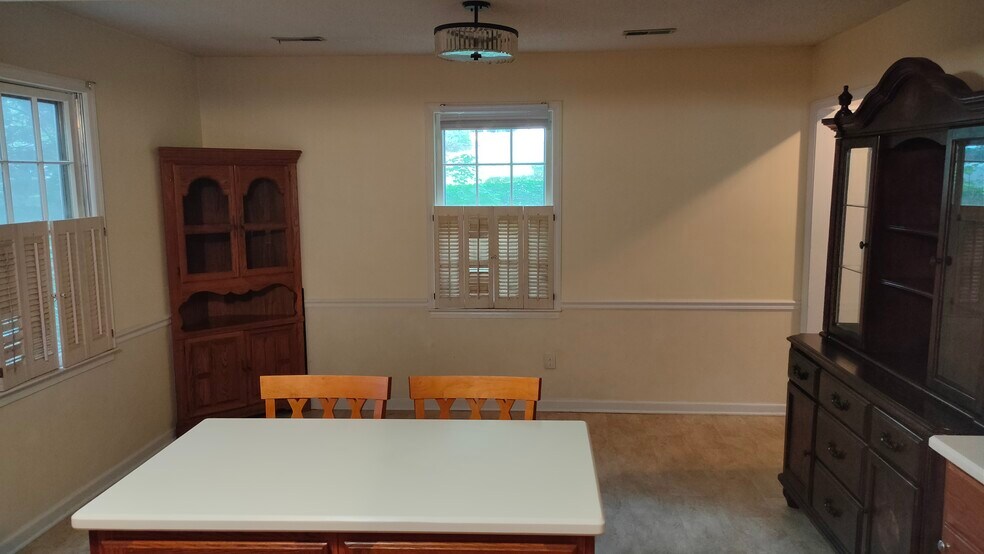Building Photo - 203 Heidinger Dr