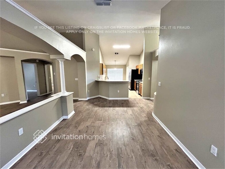 Building Photo - 2502 Clareside Dr