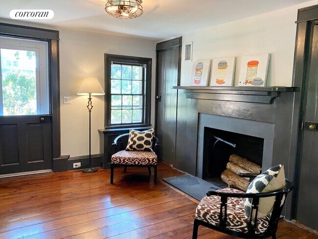 Building Photo - 20 Quogue St