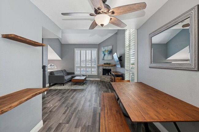 Building Photo - Comfortable 2-Bed, 2-Bath Home in Costa Me...