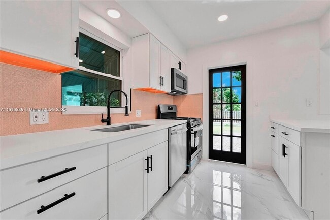 Building Photo - 9173 Byron Ave