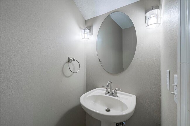 Building Photo - 918 Sunridge Dr