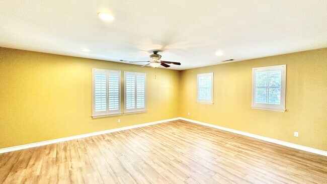 Building Photo - Wonderful Executive Style Two-Story Home i...