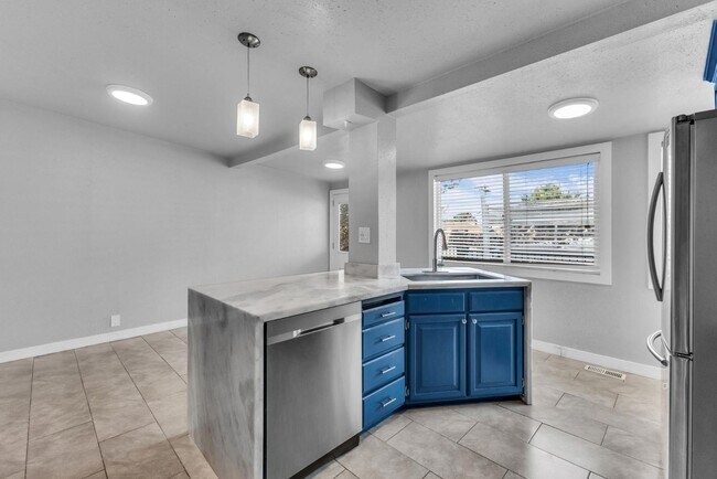 Building Photo - 3876 S Lee Maur St