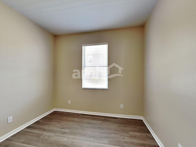 Building Photo - 9253 Black Thorn Loop