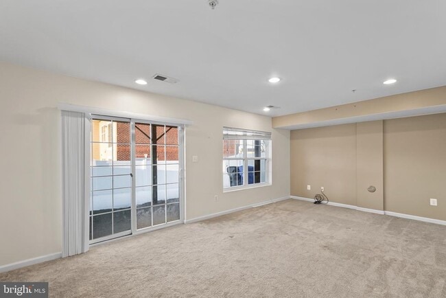 Building Photo - 4904 Olympia Pl