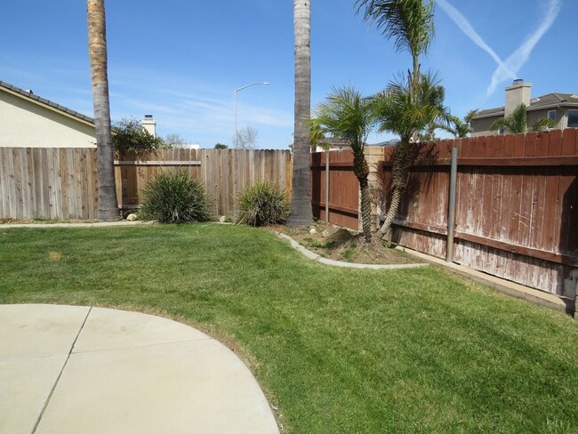 Building Photo - Beautiful River Oaks Single Story Corner Home Near Taylor Elementary School