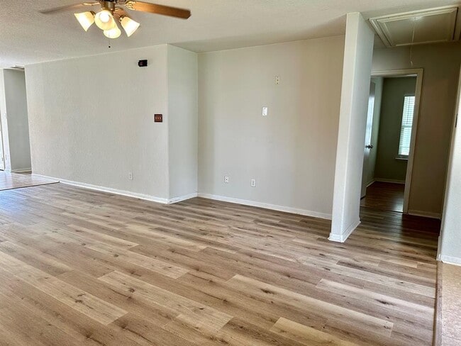 Building Photo - 13231 Ridgewood Knoll Ln