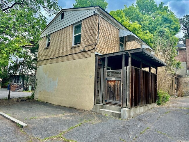 Primary Photo - 808 W 11th Ave