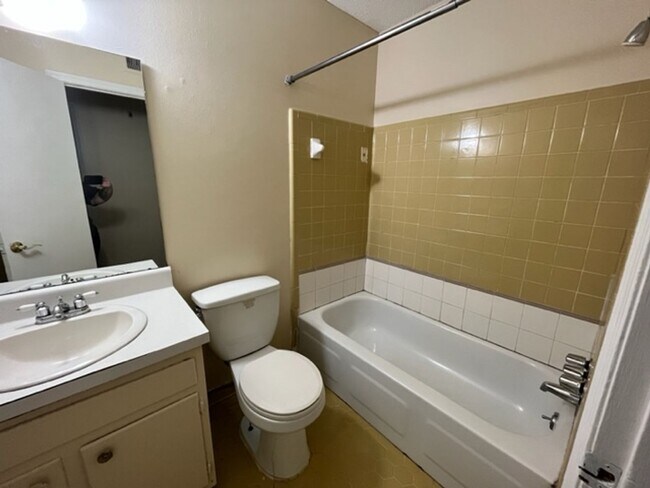 Building Photo - Renovated 3 Bedroom 2 Bath Home for Rent!!