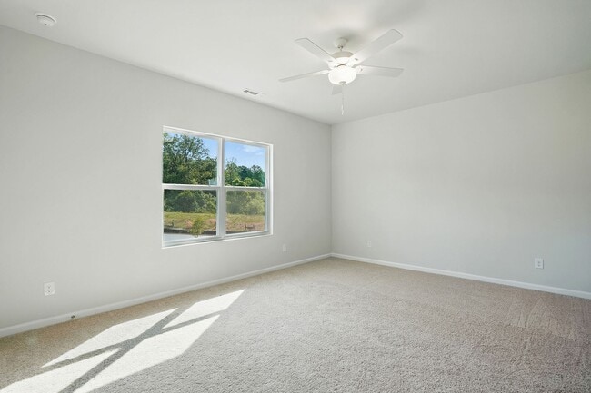 Building Photo - AVAILABLE NOW!! INCREDIBLE INCENTIVE ON THIS ONE!  DON'T MISS OUT!