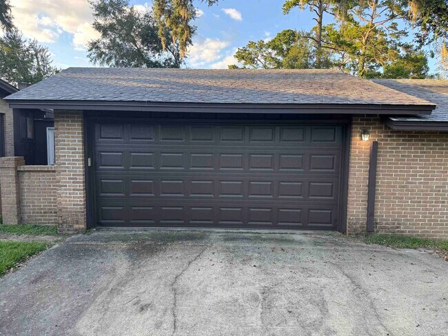 Building Photo - 1173 Seminole Dr