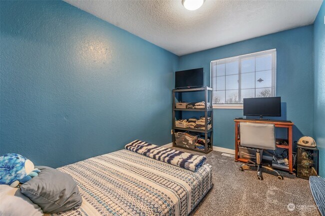 Building Photo - 1423 85th Dr NE