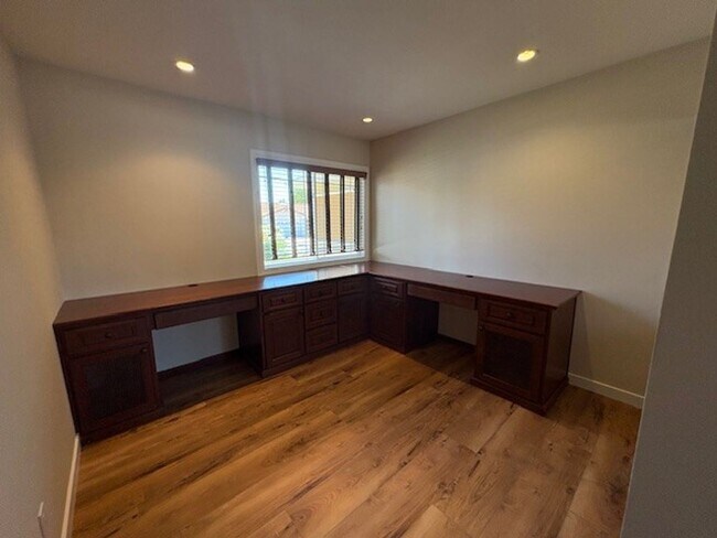 Building Photo - Prime Lake Lindero Leasing Opportunity!