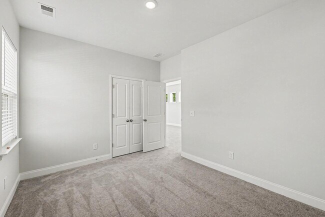 Building Photo - 104 Hawthorne Landing Dr