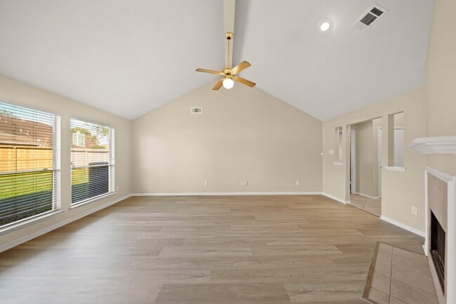 Building Photo - 6355 Northland Dr