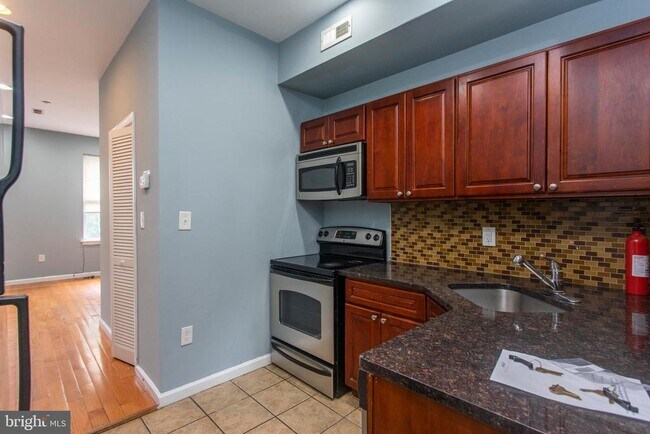 Building Photo - 2016 N 18th St