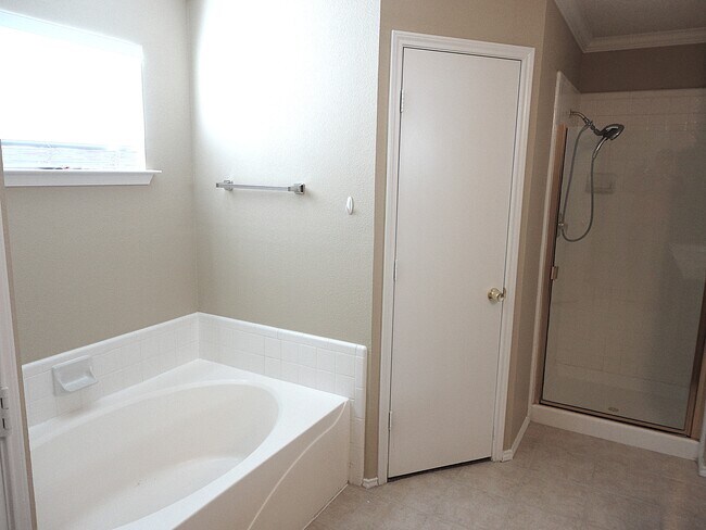 Building Photo - 6421 Jennie Ln