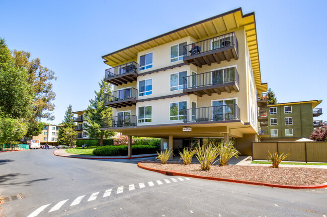 Building Photo - 1450 Oak Creek Dr