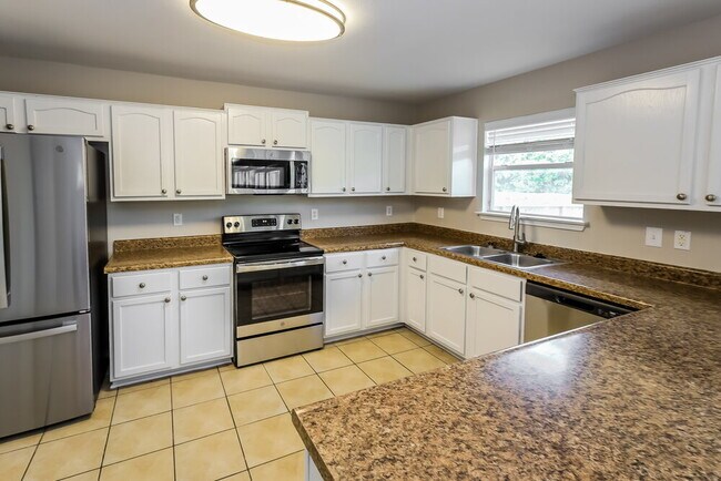 Building Photo - 9923 Mustang Rise