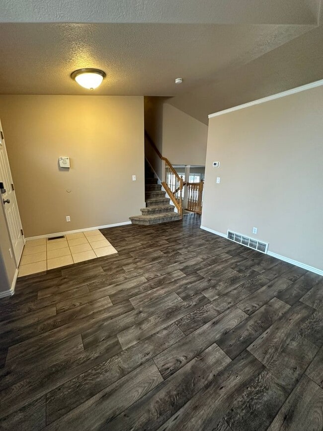 Building Photo - 4 Bed | 2.5 Bath Home in Clinton – Ready for Move-In!