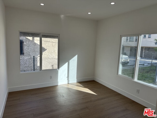 Building Photo - 1862 W 25th St