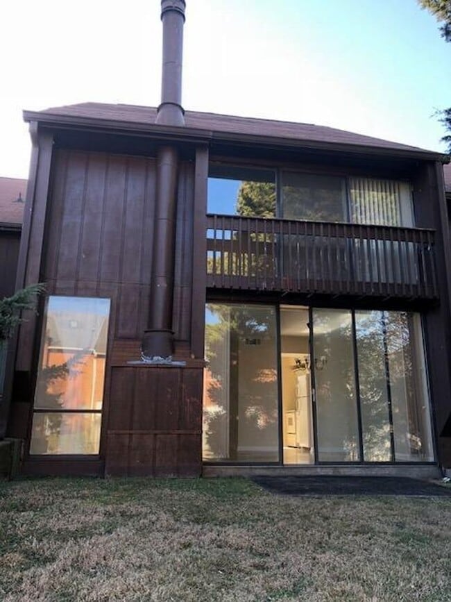 Building Photo - 2 Sycamore Ct