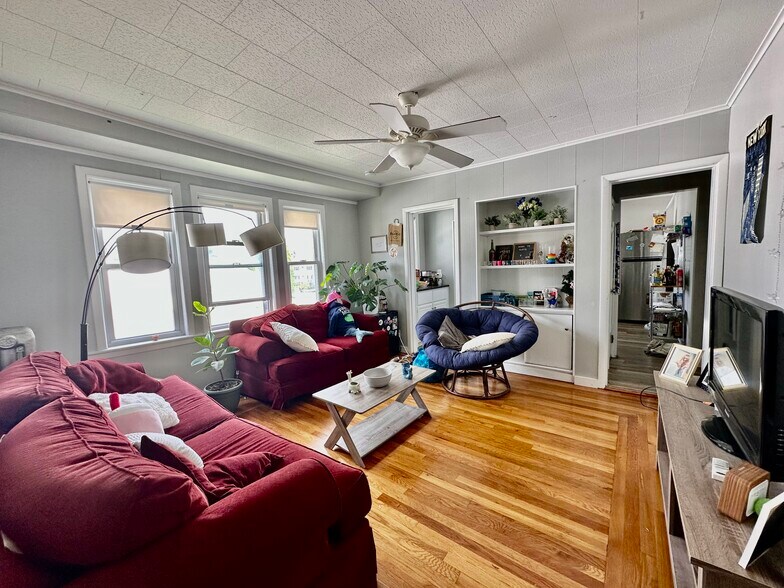 Building Photo - 60 Buzzells Ln