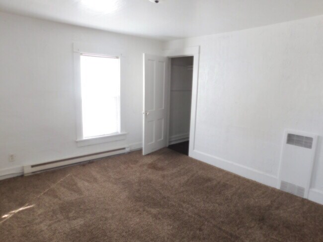 Building Photo - 309 W Elk St