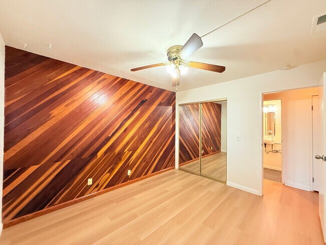 Building Photo - AVAILABLE NOW!! 1 Bedroom 1 Bathroom Condo...