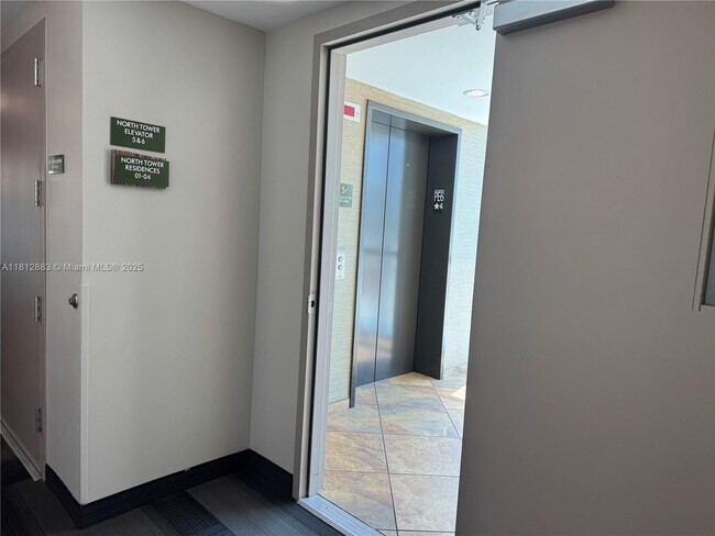 Building Photo - 2641 N Flamingo Rd