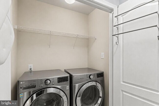 Building Photo - 2651 Glenriver Way