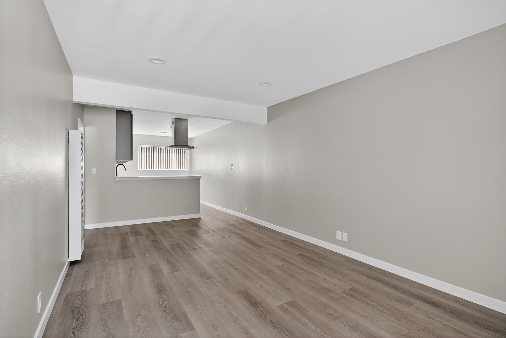 Building Photo - 10442 Lampson Ave