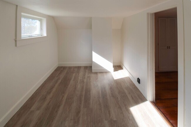 Building Photo - Beautiful 3-Bedroom Colonial on 1.3 Acres ...